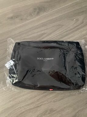 Dolce & Gabbana Black Men's Toiletry Pouch with Logo